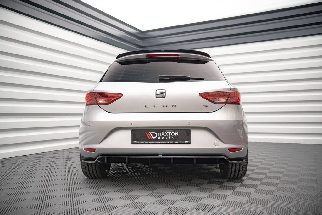 Splitter trasero Seat León Hatchback Mk3 (con barras verticales)