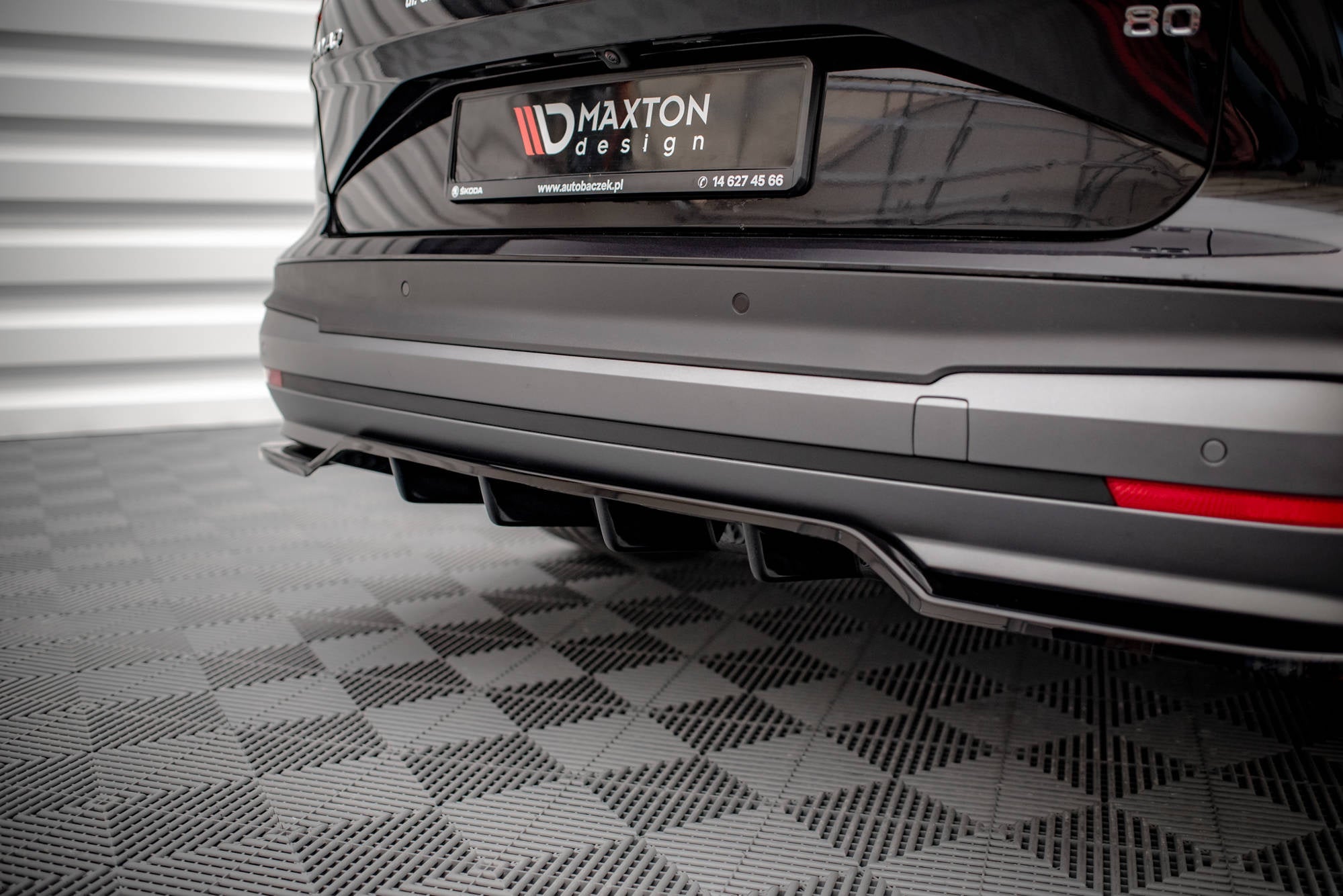 Splitter trasero Skoda Enyaq Iv (con barras verticales)