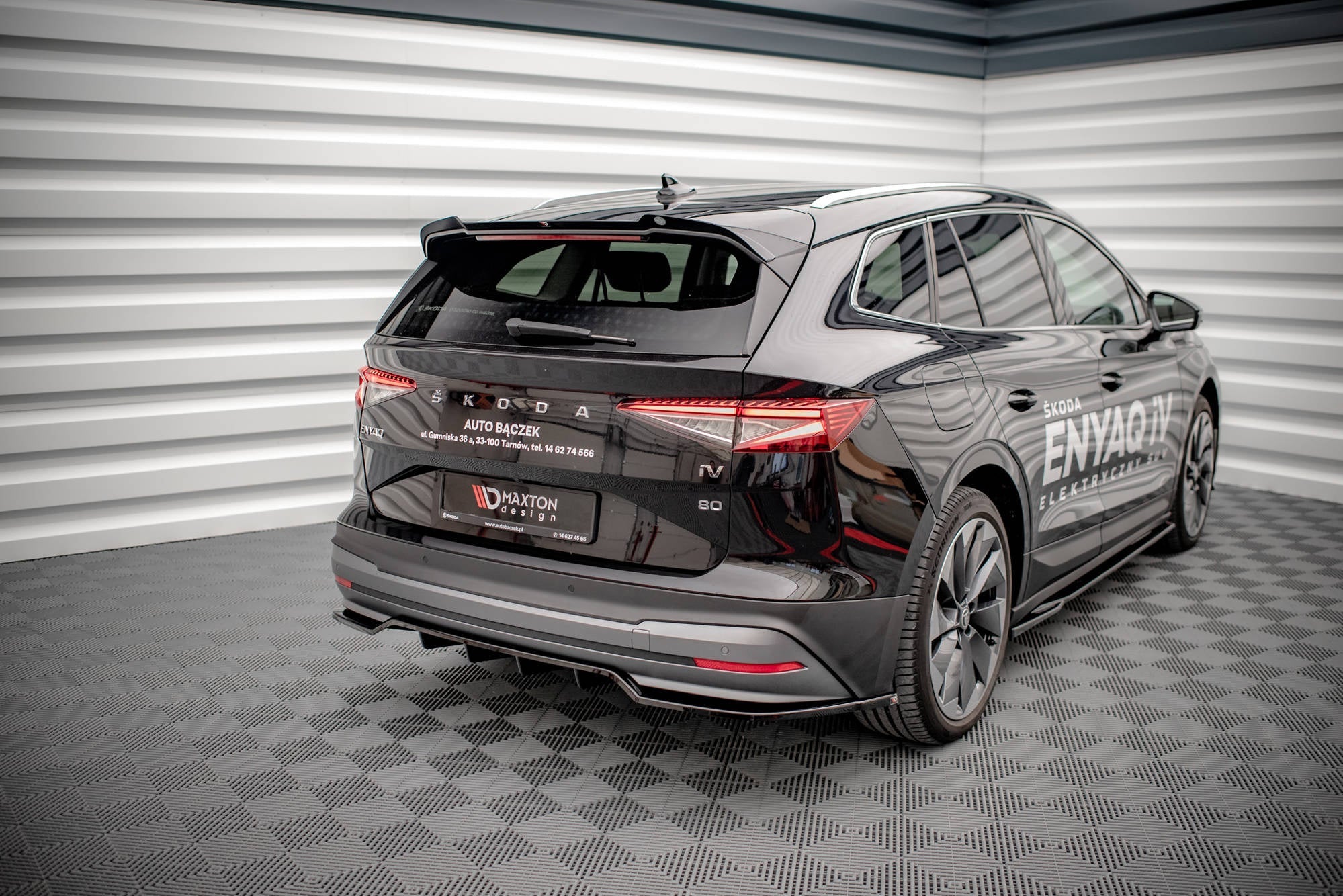 Splitter trasero Skoda Enyaq Iv (con barras verticales)