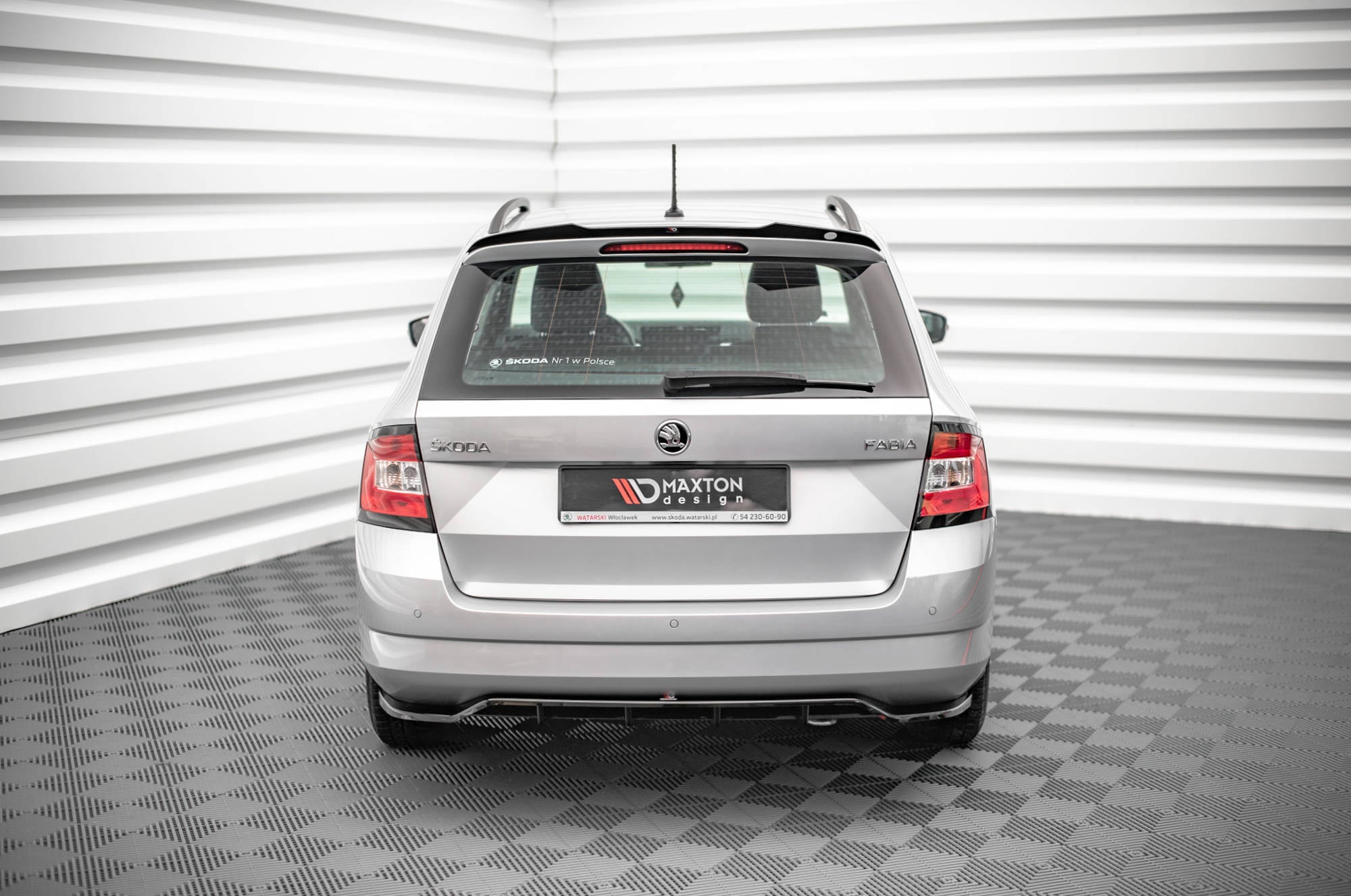 Splitter trasero Skoda Fabia Combi Mk3 (con barras verticales)