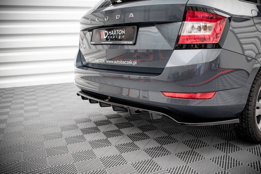 Splitter trasero Skoda Fabia Combi Mk3 Facelift (con barras verticales)