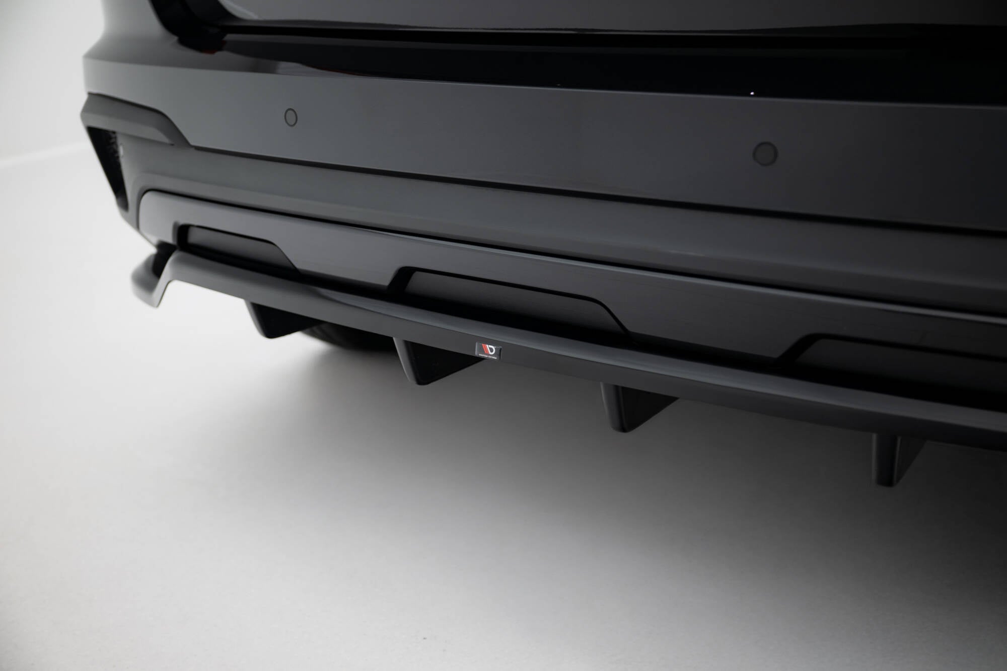 Splitter trasero Skoda Kamiq Monte Carlo Mk1 Facelift (con barras verticales)