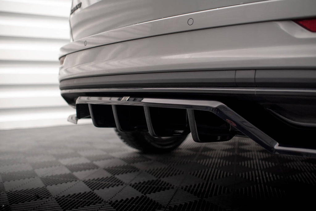 Splitter trasero Skoda Karoq Sportline Mk1 Facelift (con barras verticales)