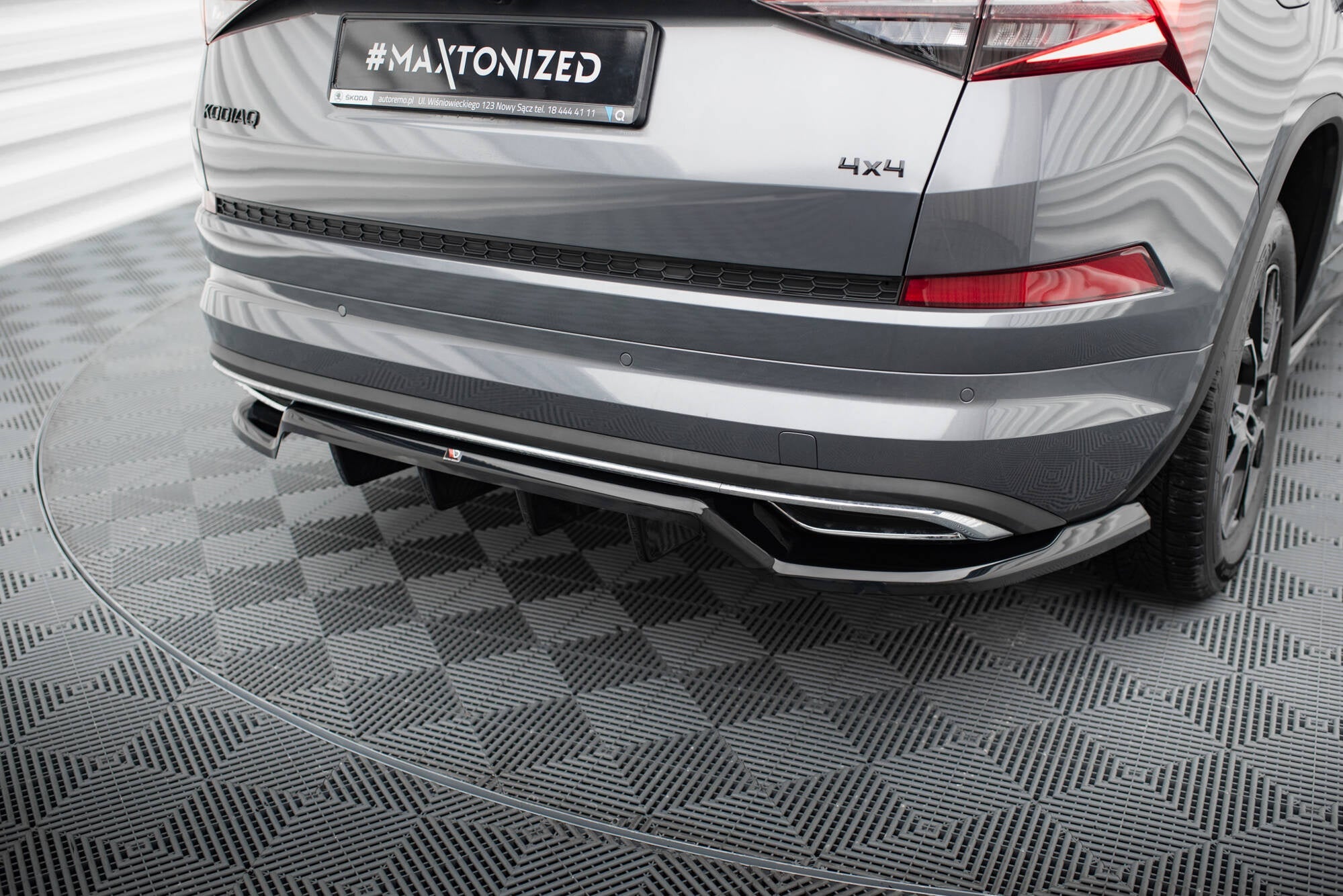 Splitter trasero Skoda Kodiaq Sportline Mk1 Mk1 Facelift (con barras verticales)