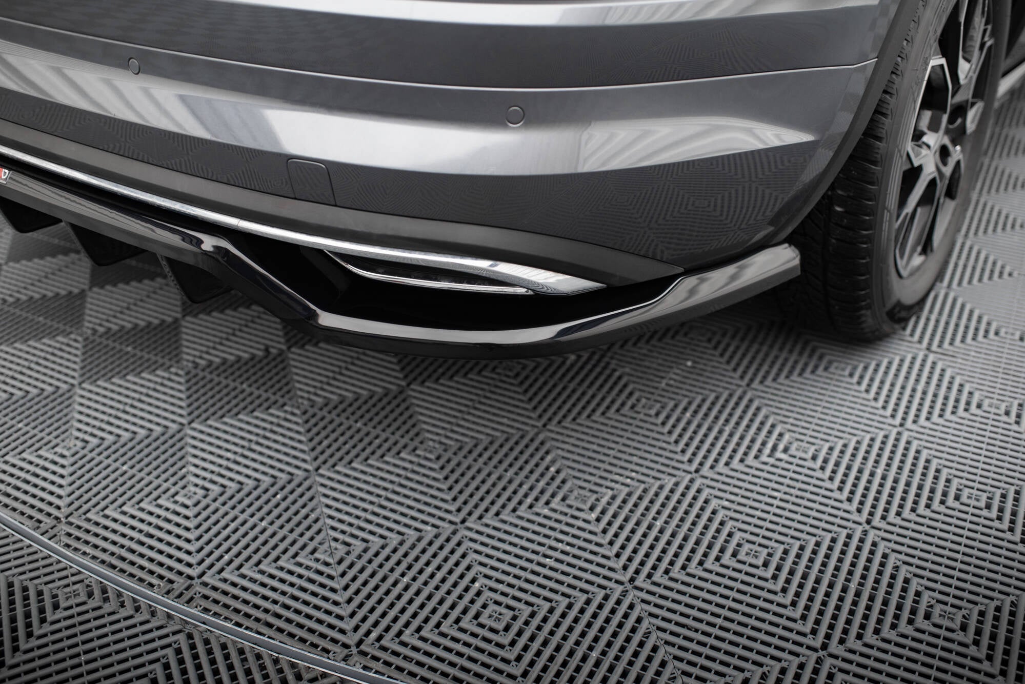Splitter trasero Skoda Kodiaq Sportline Mk1 Mk1 Facelift (con barras verticales)