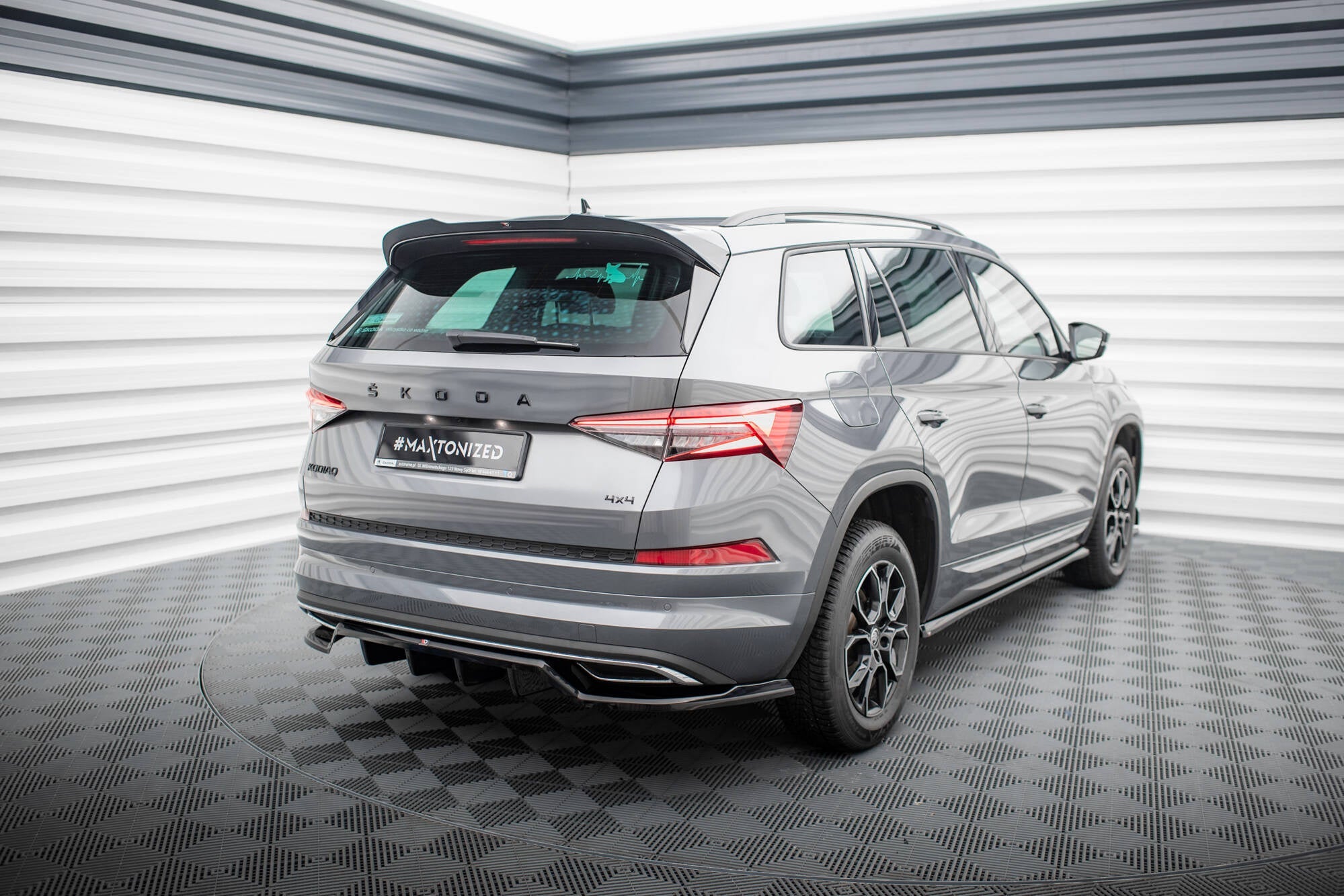 Splitter trasero Skoda Kodiaq Sportline Mk1 Mk1 Facelift (con barras verticales)