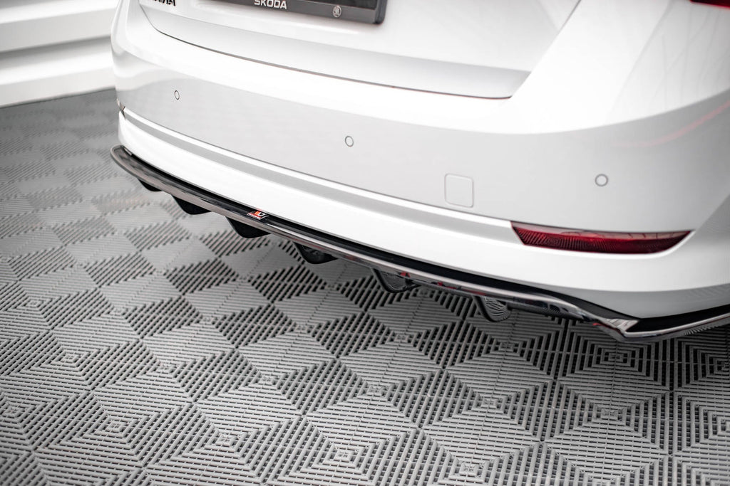 Splitter trasero Skoda Octavia Mk4 (con barras verticales)