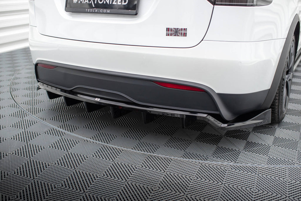 Splitter trasero Tesla Model X Mk1 Facelift (con barras verticales)
