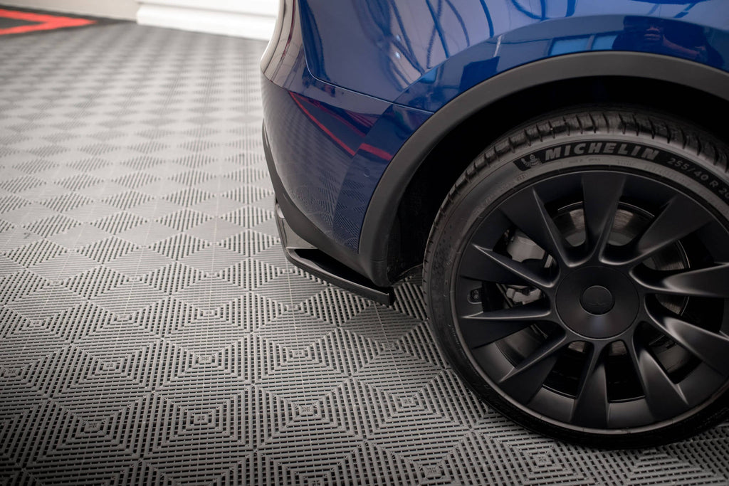 Splitter trasero Tesla Model Y Mk1 (con barras verticales)