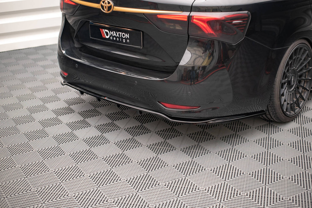 Splitter trasero Toyota Avensis Wagon Mk3 Facelift (con barras verticales)