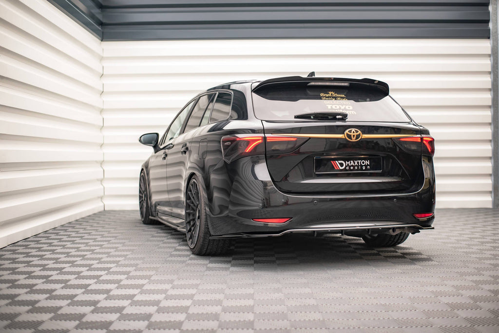 Splitter trasero Toyota Avensis Wagon Mk3 Facelift (con barras verticales)