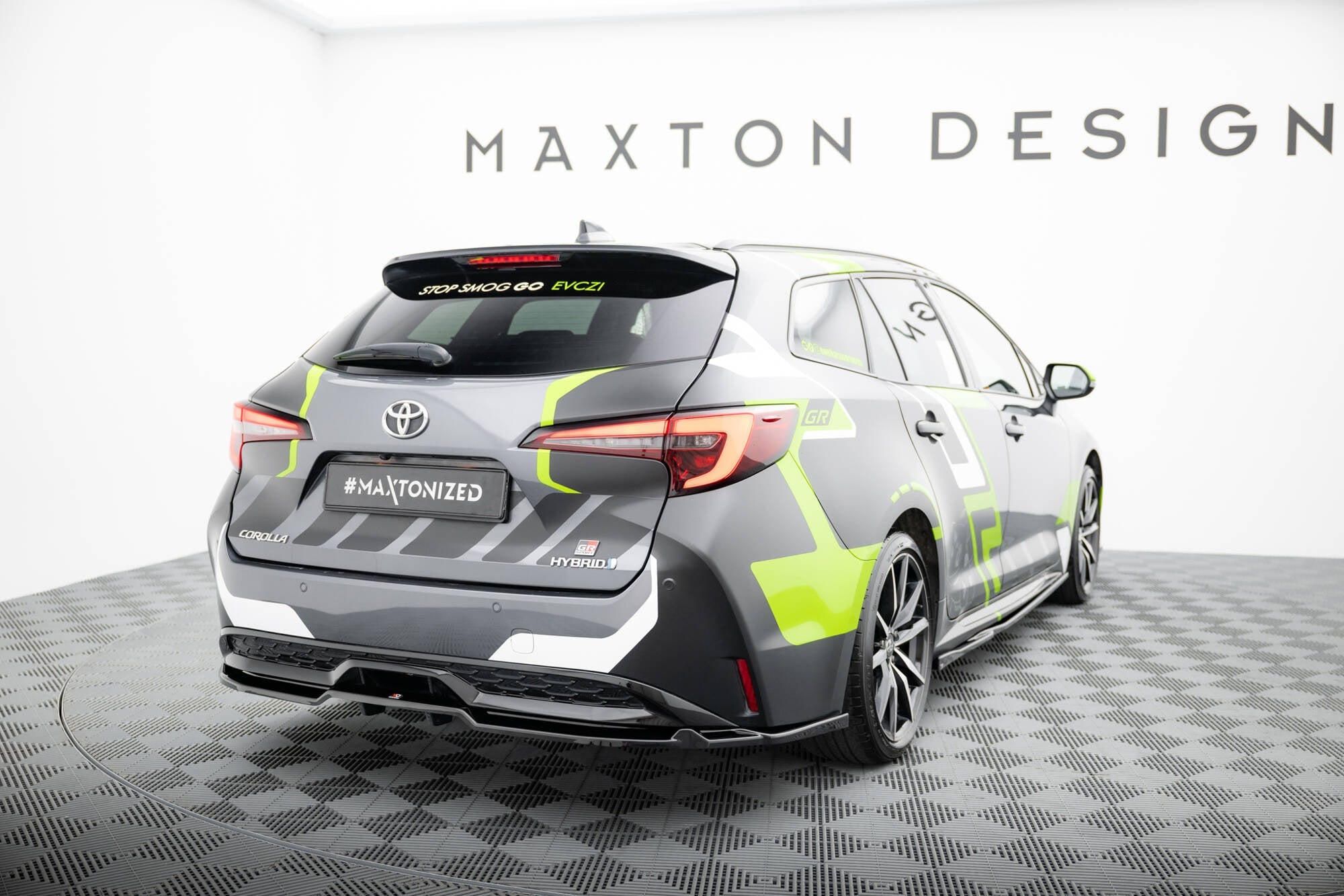 Splitter trasero Toyota Corolla GR Sport Touring Sports XII (con barras verticales)