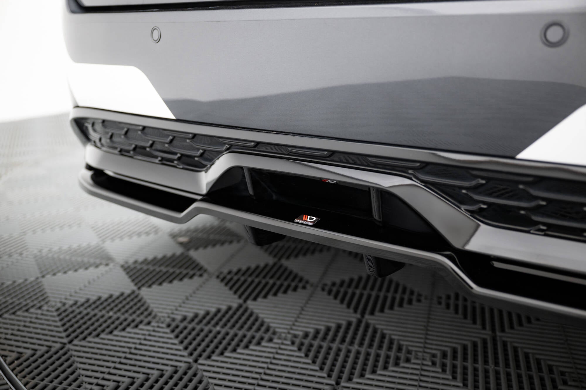 Splitter trasero Toyota Corolla GR Sport Touring Sports XII (con barras verticales)