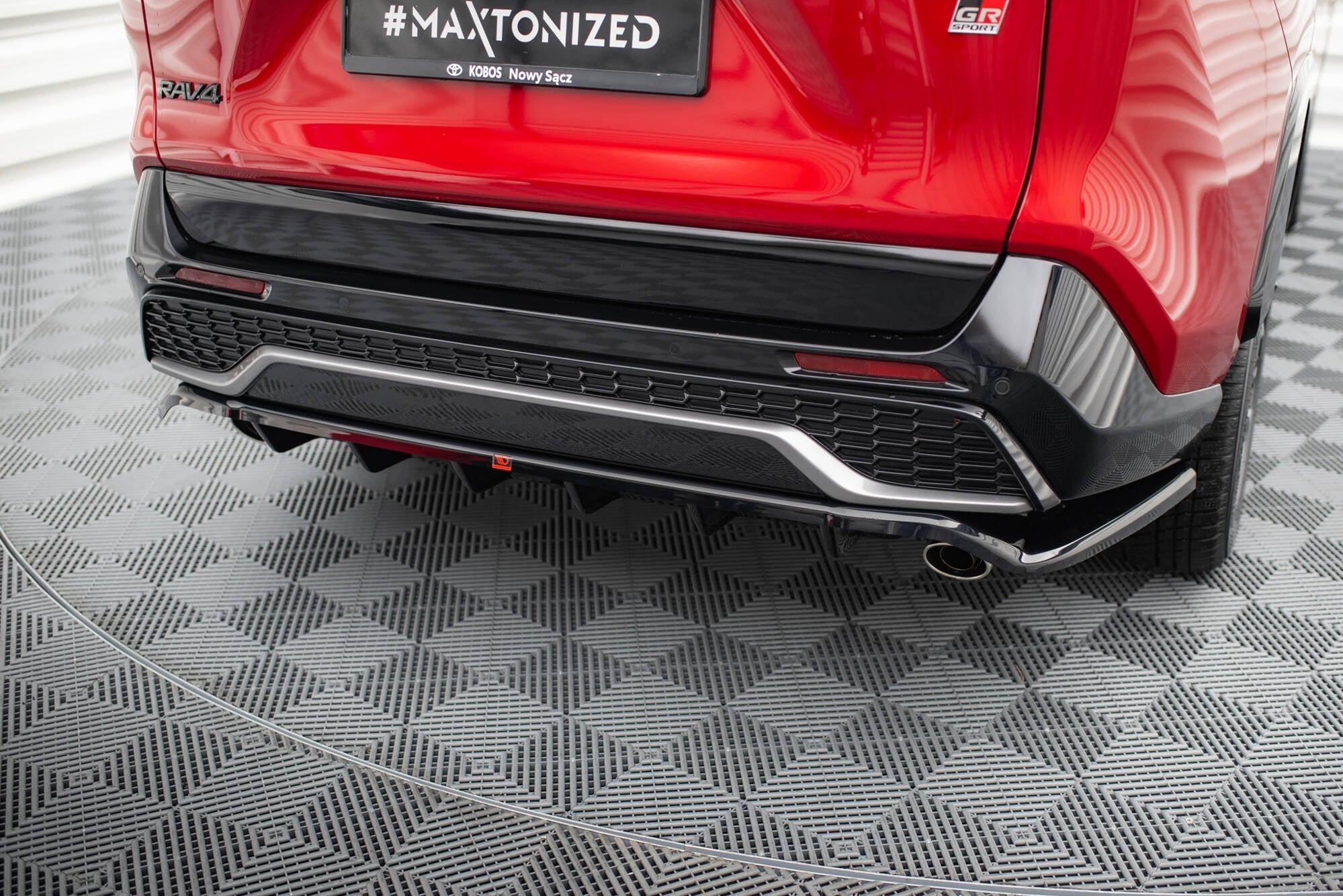 Splitter trasero Toyota RAV4 GR Sport Mk5 (con barras verticales)