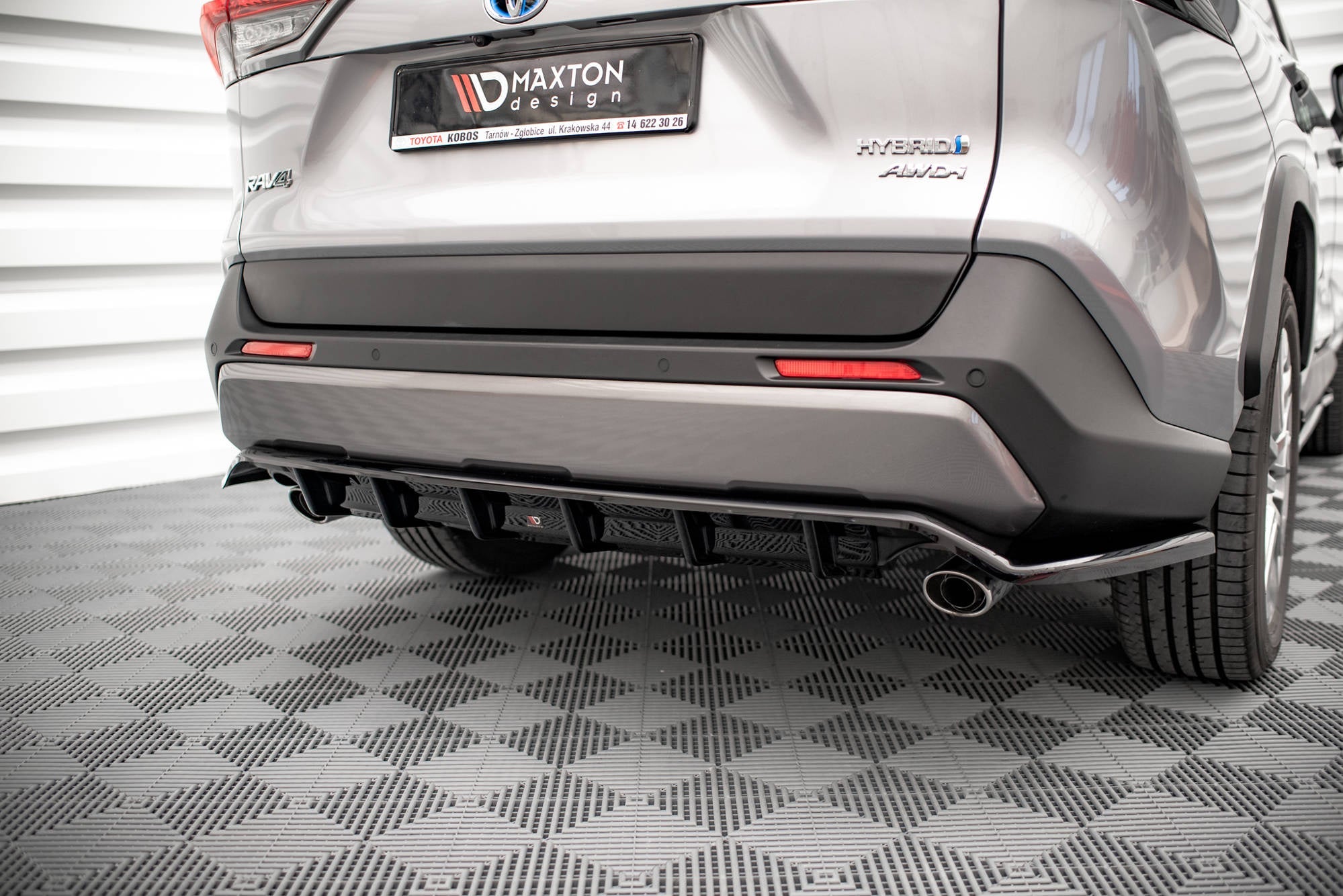 Splitter trasero Toyota RAV4 Mk5 (con barras verticales)