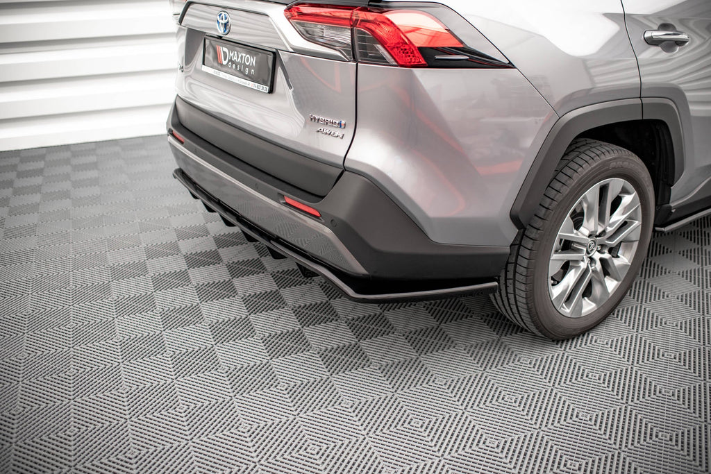 Splitter trasero Toyota RAV4 Mk5 (con barras verticales)
