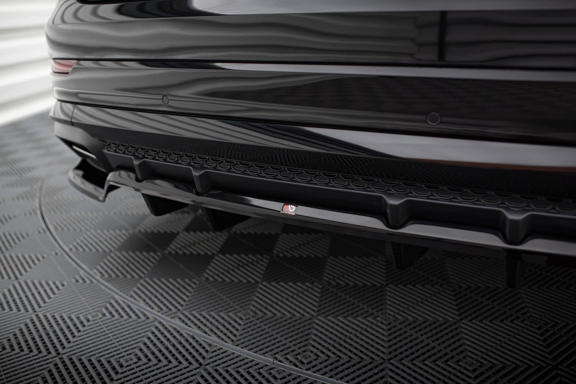 Splitter trasero V.1 Audi SQ8 Q8 S-Line Mk1 Facelift (con barras verticales)