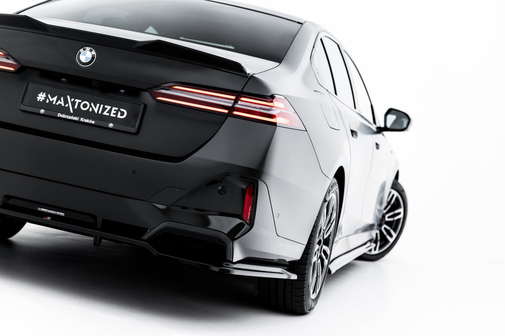 Splitter trasero V.1 BMW Serie 5 i5 M-Pack Berlina / Touring G60 / G61 (con barras verticales)