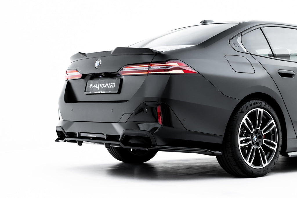 Splitter trasero V.1 BMW Serie 5 i5 M-Pack Berlina / Touring G60 / G61 (con barras verticales)