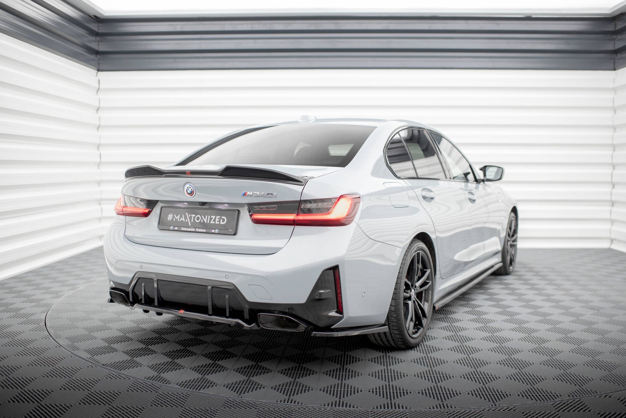 Splitter trasero V.1 BMW M340i G20 / G21 Facelift (con barras verticales)