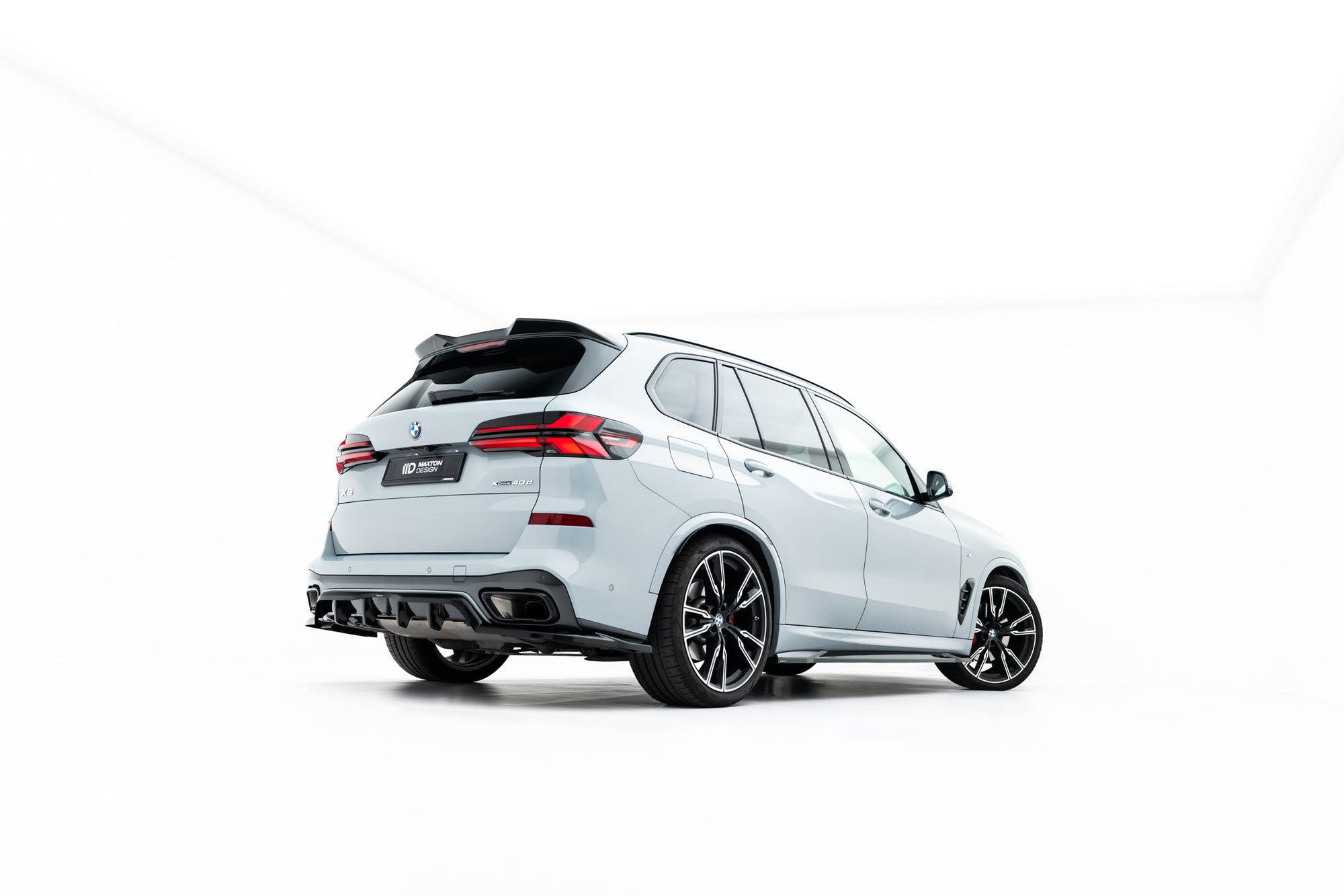 Splitter trasero V.1 BMW X5 M-Pack G05 Facelift (con barras verticales)