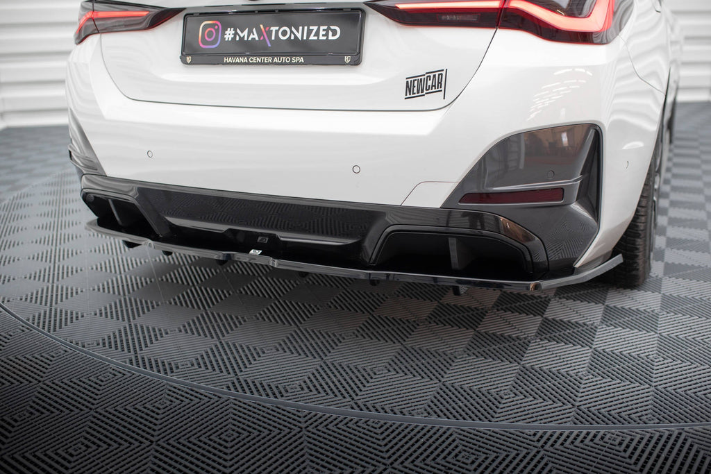 Splitter trasero V.1 BMW I4 M-Pack G26 (con barras verticales)