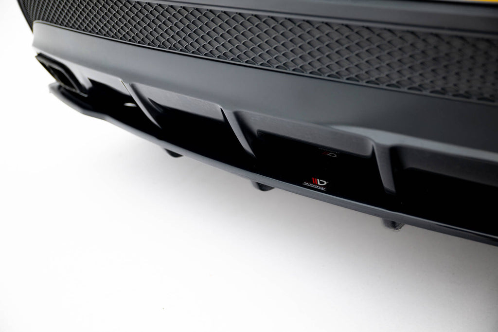 Splitter trasero V.1 Mercedes-Benz GLA 45 AMG X156 (con barras verticales)