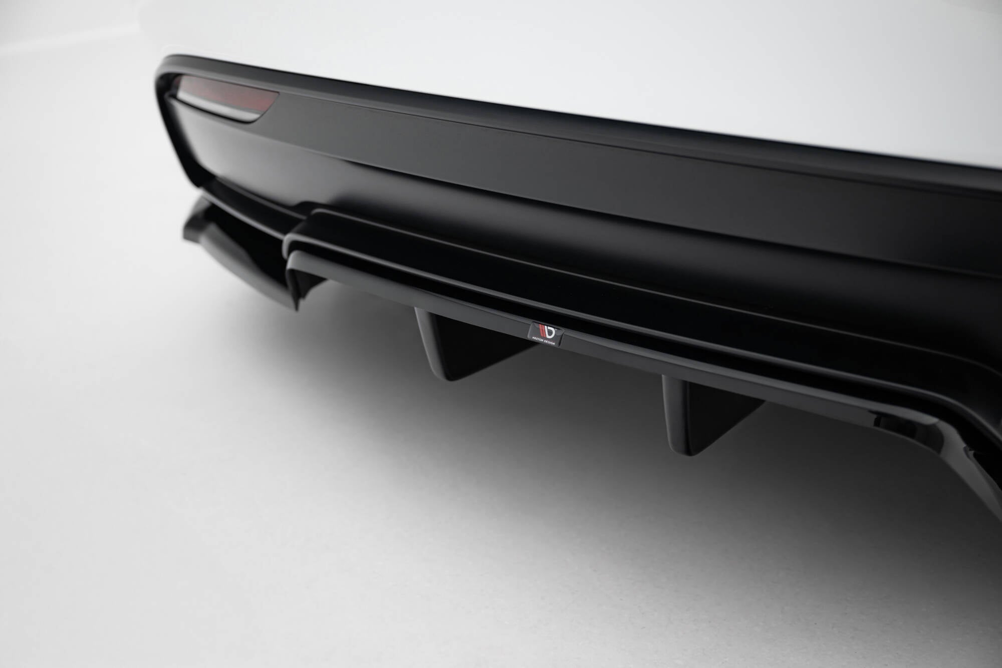 Splitter trasero V.1 Tesla Model 3 Performance Mk1 Facelift (con barras verticales)