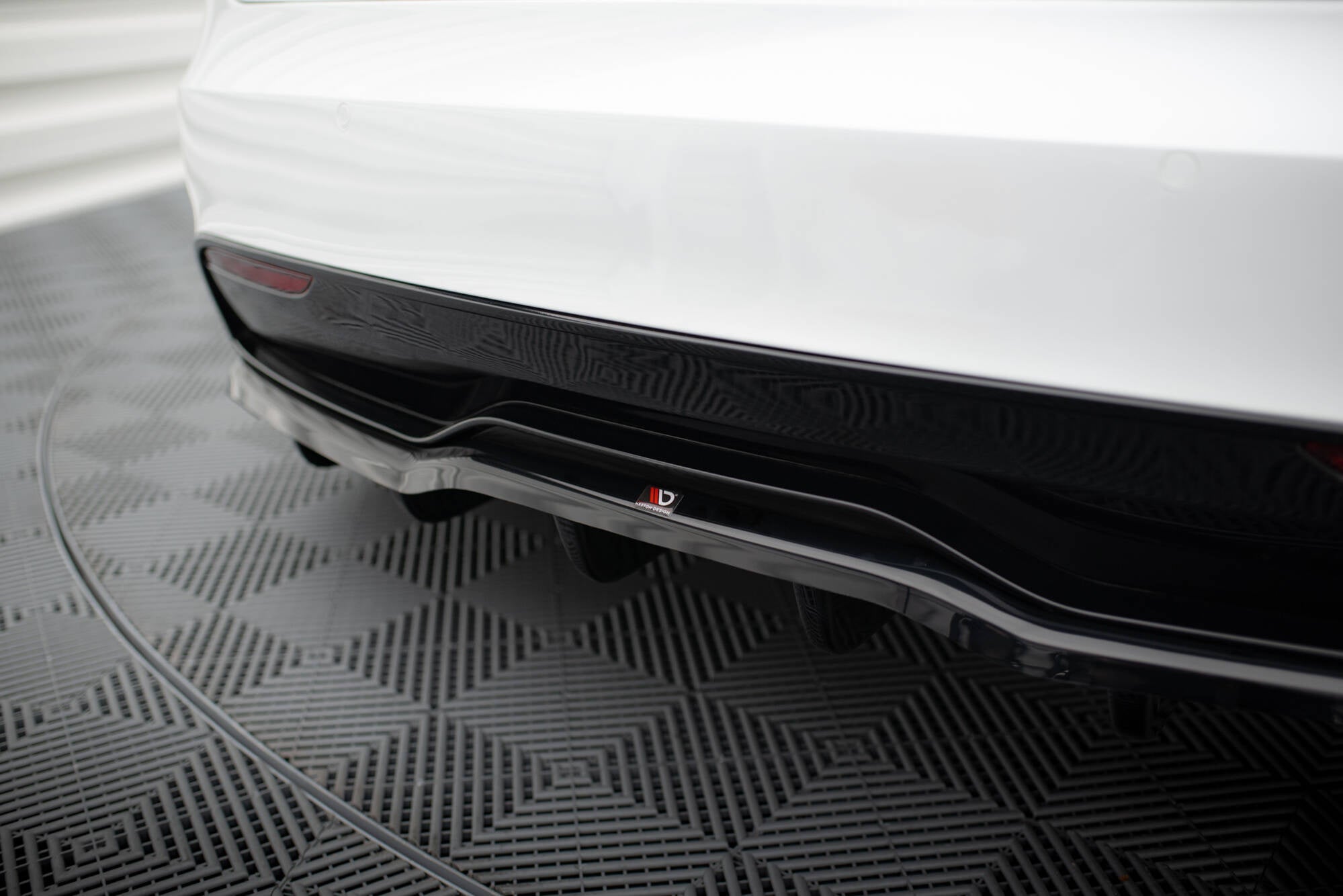 Splitter trasero V.1 Tesla Model S Plaid Mk1 Facelift (con barras verticales)