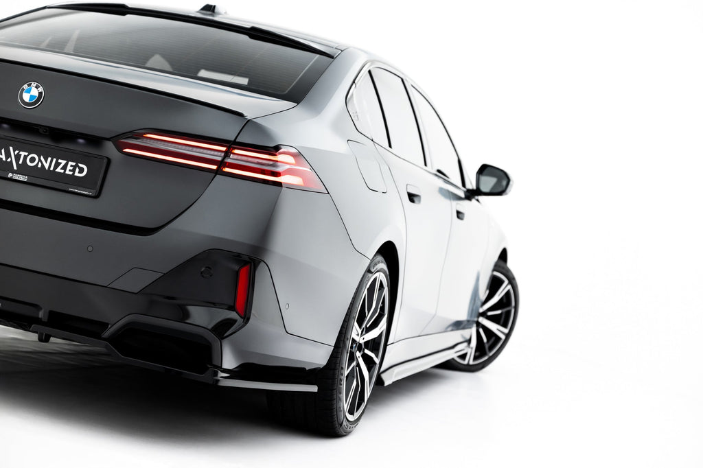 Rear Splitter V.2 BMW 5 Series i5 M-Pack Sedan / Touring G60 G61 (with vertical bars)