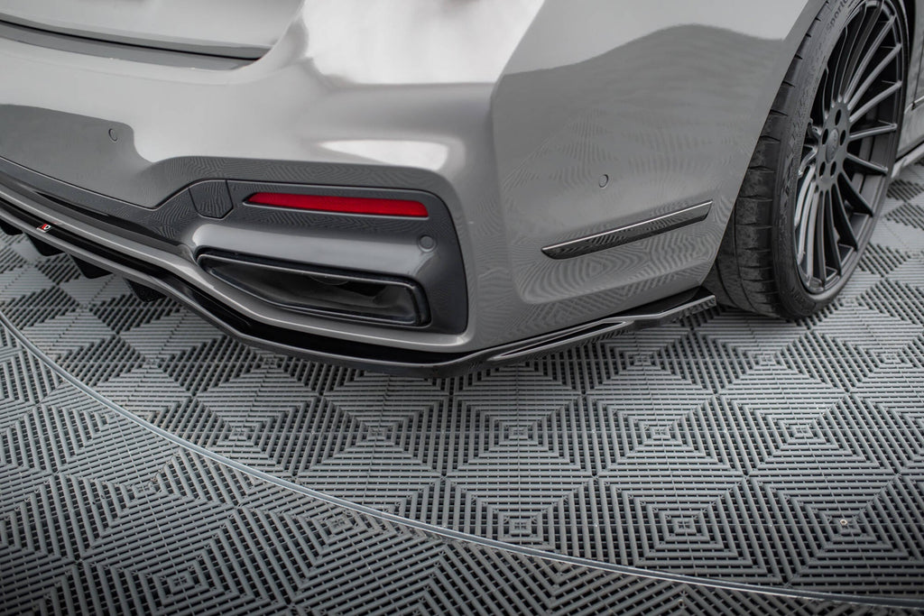 Splitter trasero V.2 BMW 7 M-Pack G11 G12 Facelift (con barras verticales)