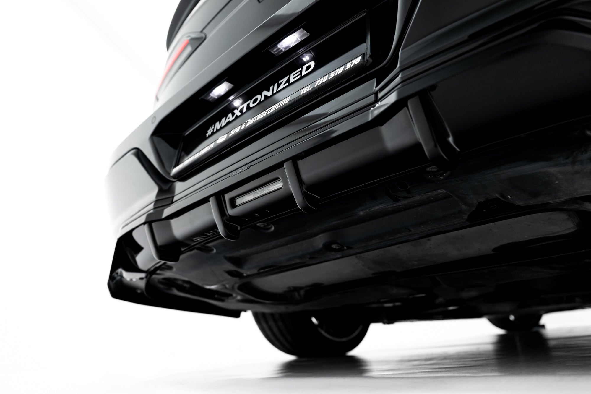 Splitter trasero V.2 BMW Serie 7 M-Pack G70 (con barras verticales)