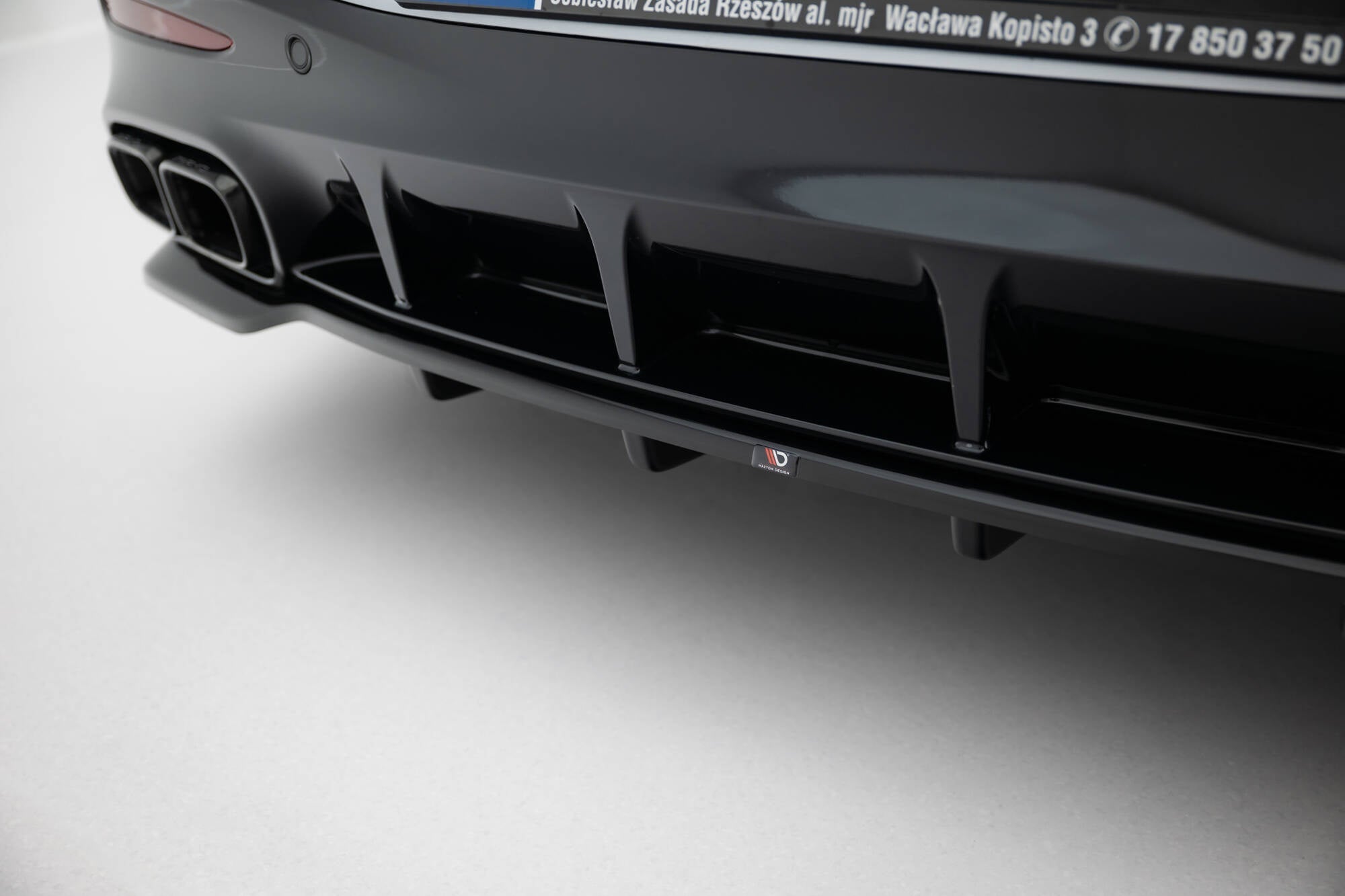 Splitter trasero V.2 Mercedes-AMG GT 63, 55, 63 S E Performance C192 (con barras verticales)