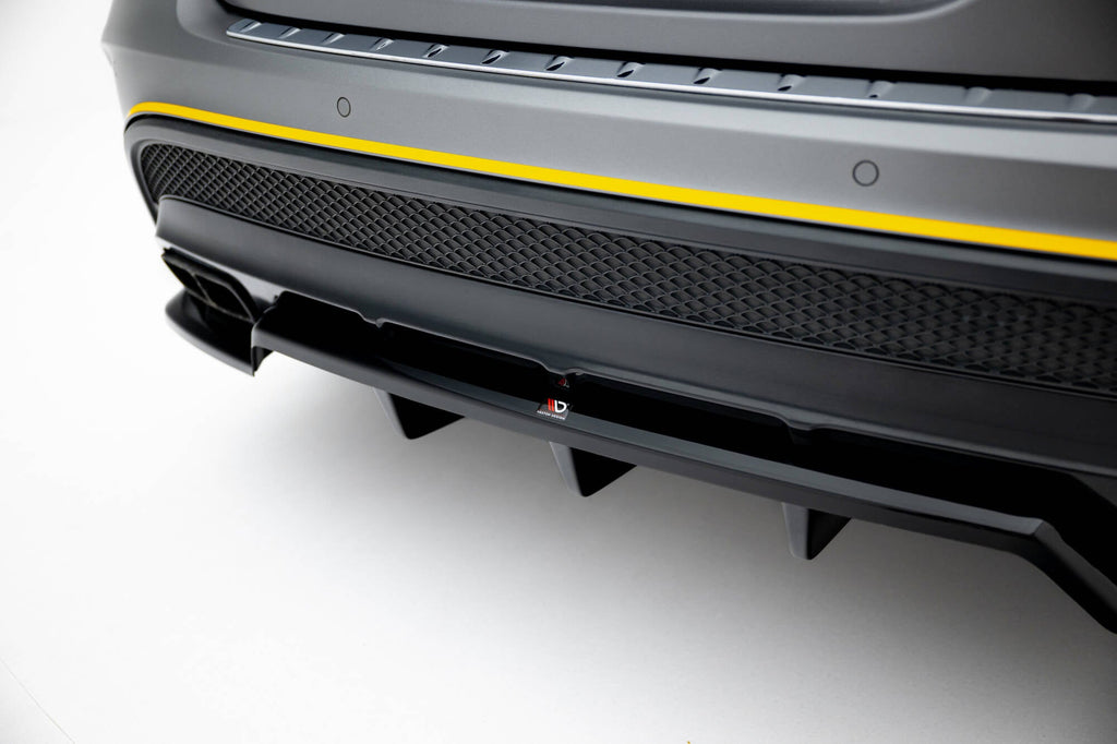 Splitter trasero V.2 Mercedes-Benz GLA 45 AMG X156 (con barras verticales)
