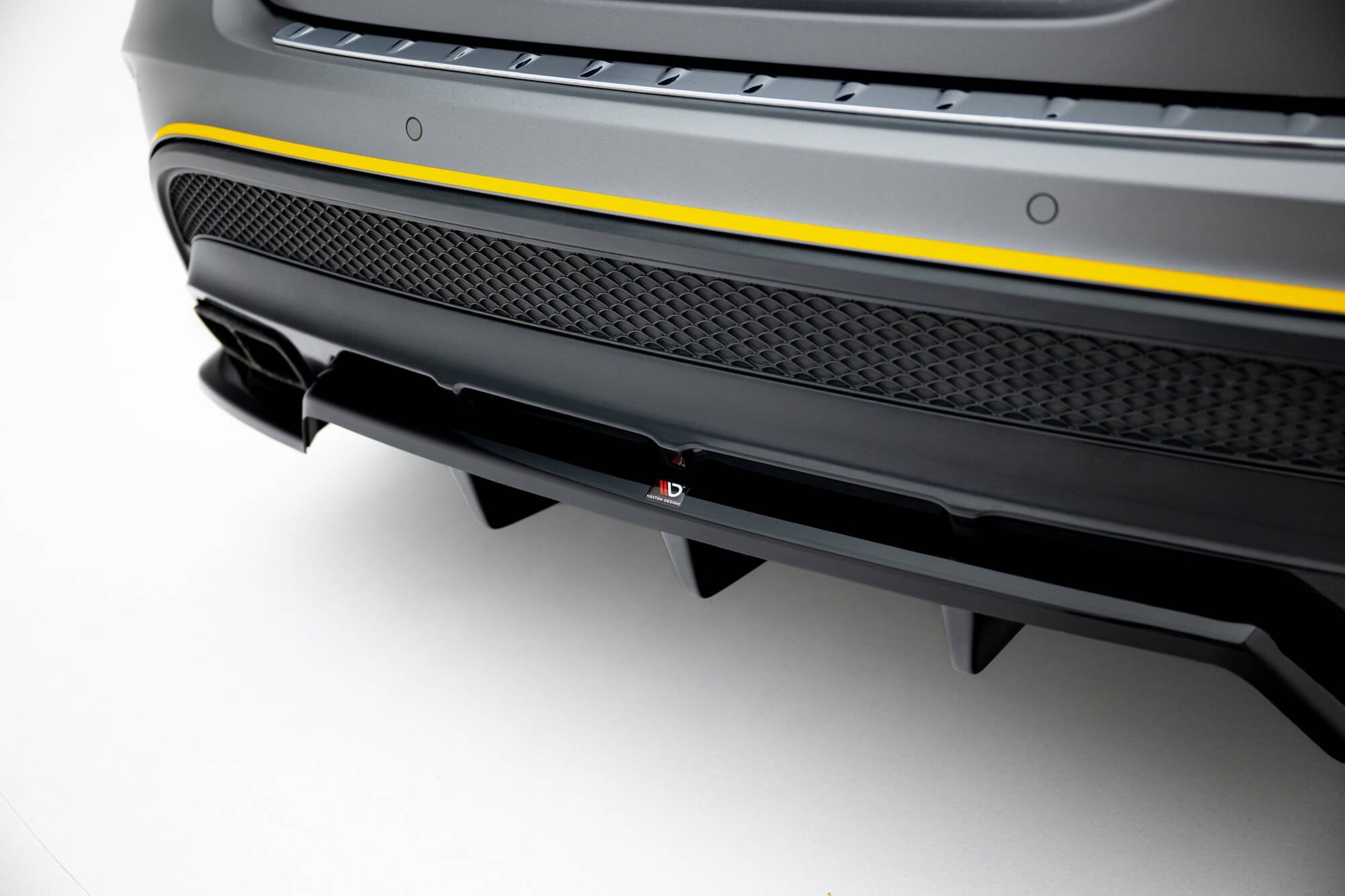Splitter trasero V.2 Mercedes-Benz GLA 45 AMG X156 (con barras verticales)