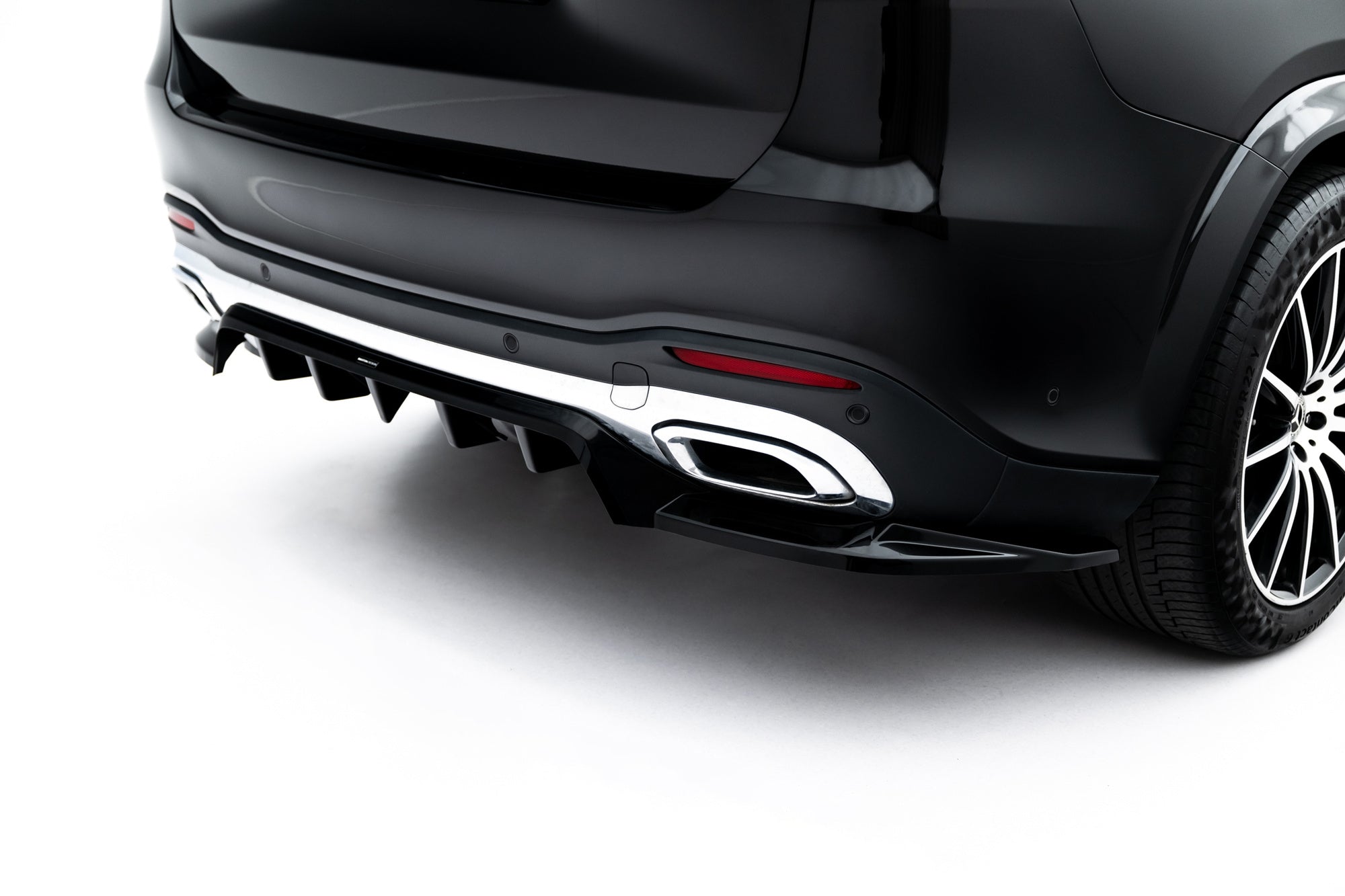 Splitter trasero V.2 Mercedes-Benz GLS AMG-Line X167 (con barras verticales)