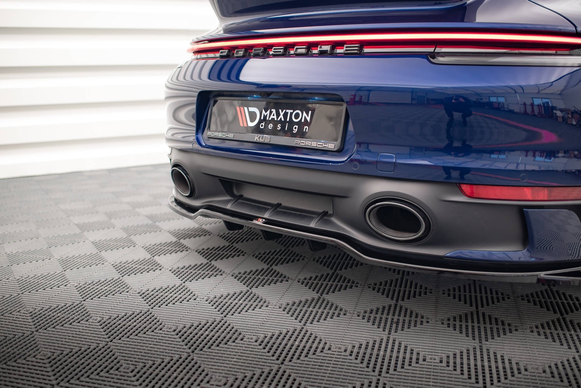 Splitter trasero V.2 Porsche 911 Carrera Aero / Carrera GTS 992 (con barras verticales)