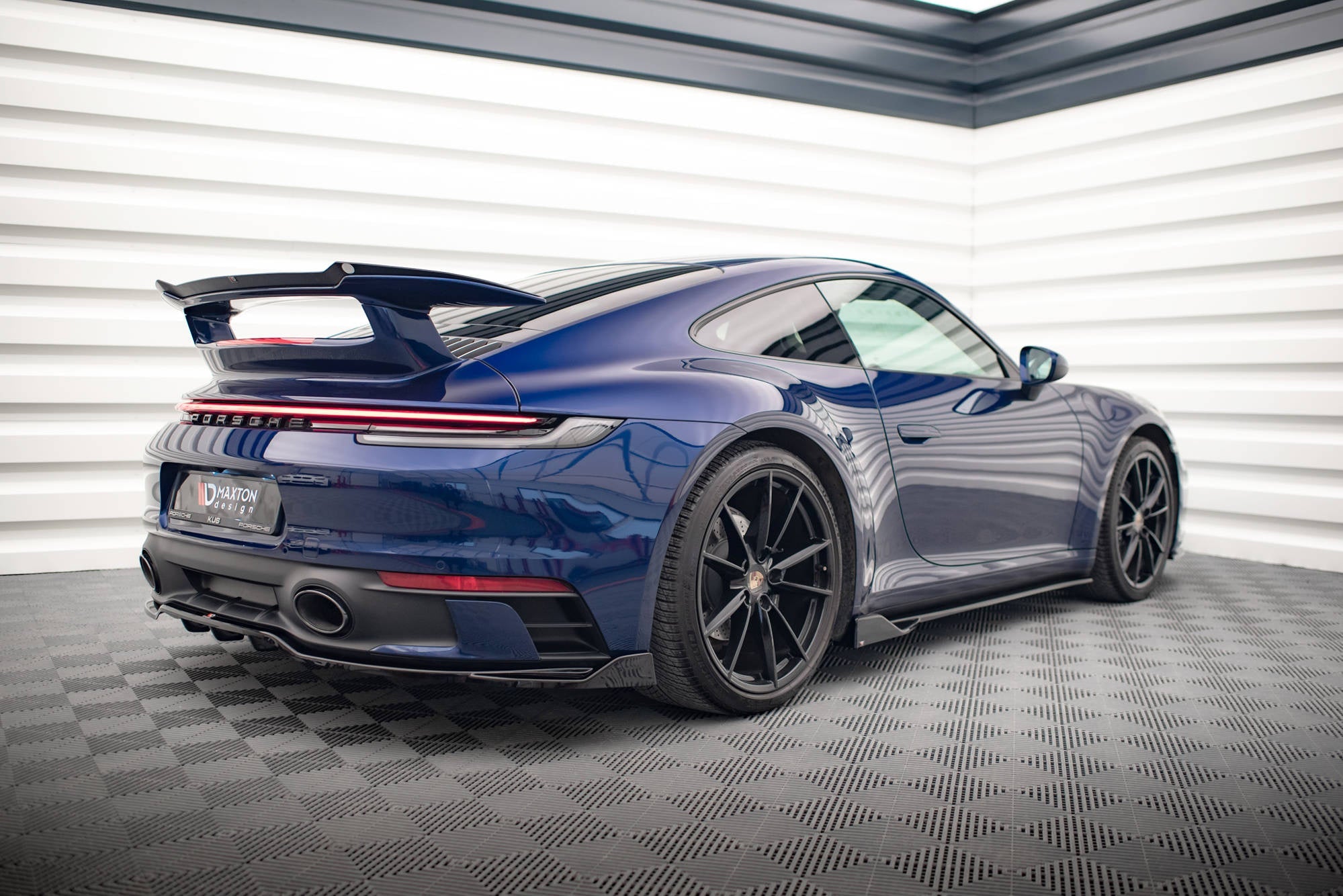 Splitter trasero V.2 Porsche 911 Carrera Aero / Carrera GTS 992 (con barras verticales)