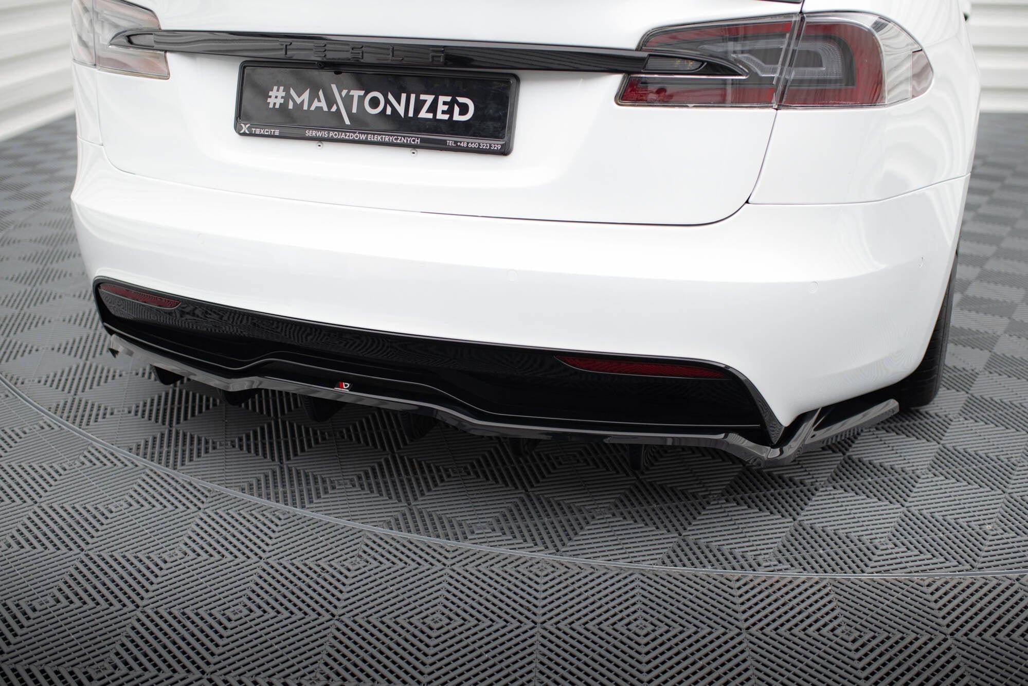 Splitter trasero V.2 Tesla Model S Plaid Mk1 Facelift (con barras verticales)