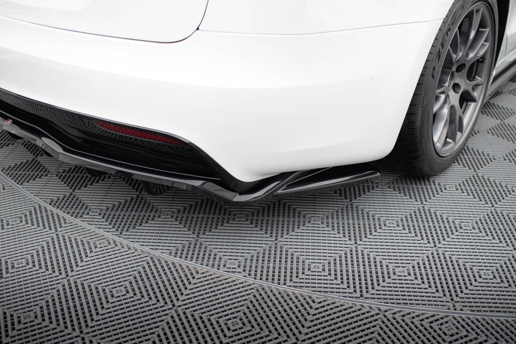 Rear Splitter V.2 Tesla Model S Plaid Mk1 Facelift (with vertical bars)
