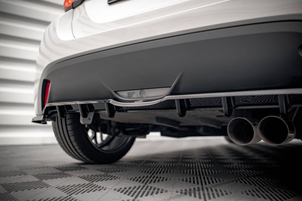 Splitter trasero V.2 Toyota Yaris Mk4 (con barras verticales)