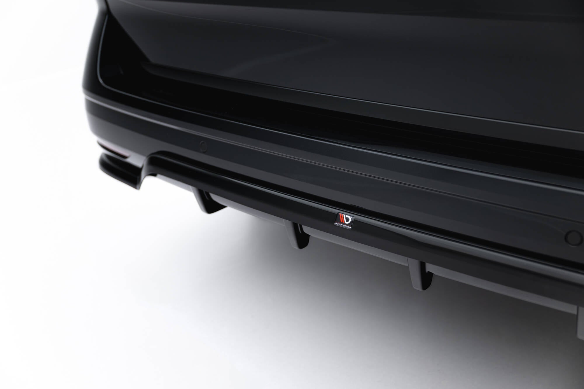 Splitter trasero Volkswagen Multivan Long T7 (con barras verticales)