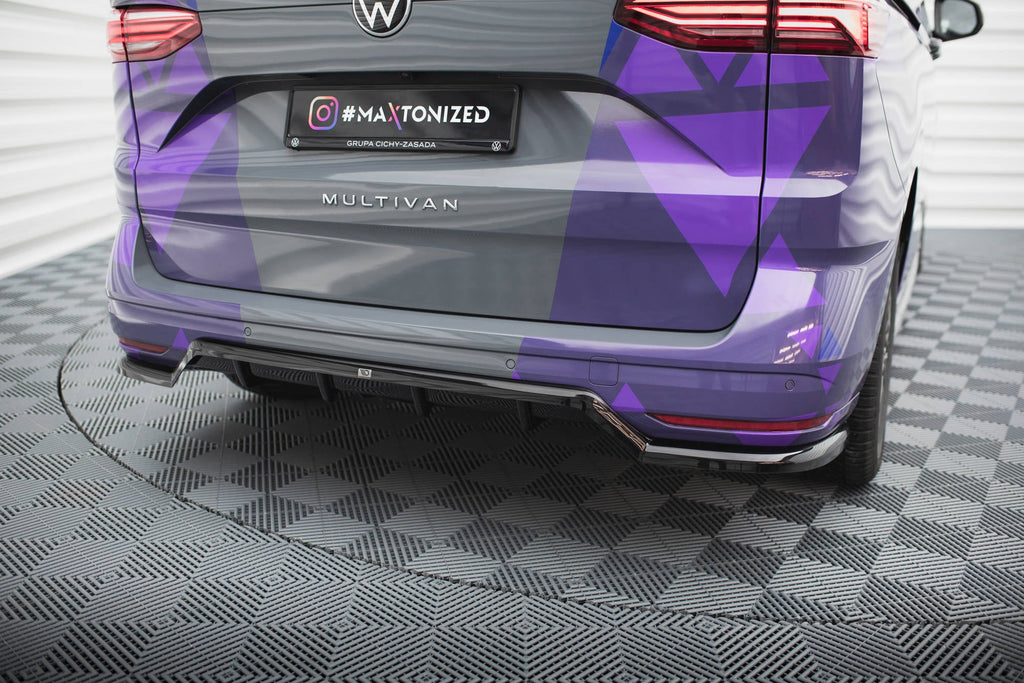 Splitter trasero Volkswagen Multivan T7 (con barras verticales)