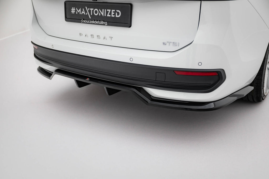 Splitter trasero Volkswagen Passat B9 (con barras verticales)