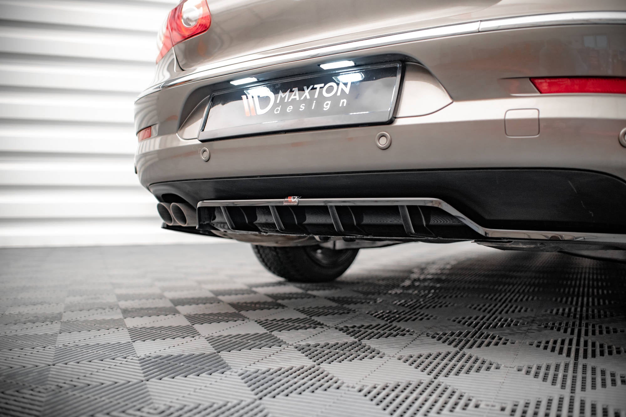Splitter trasero Volkswagen Passat CC (con barras verticales)