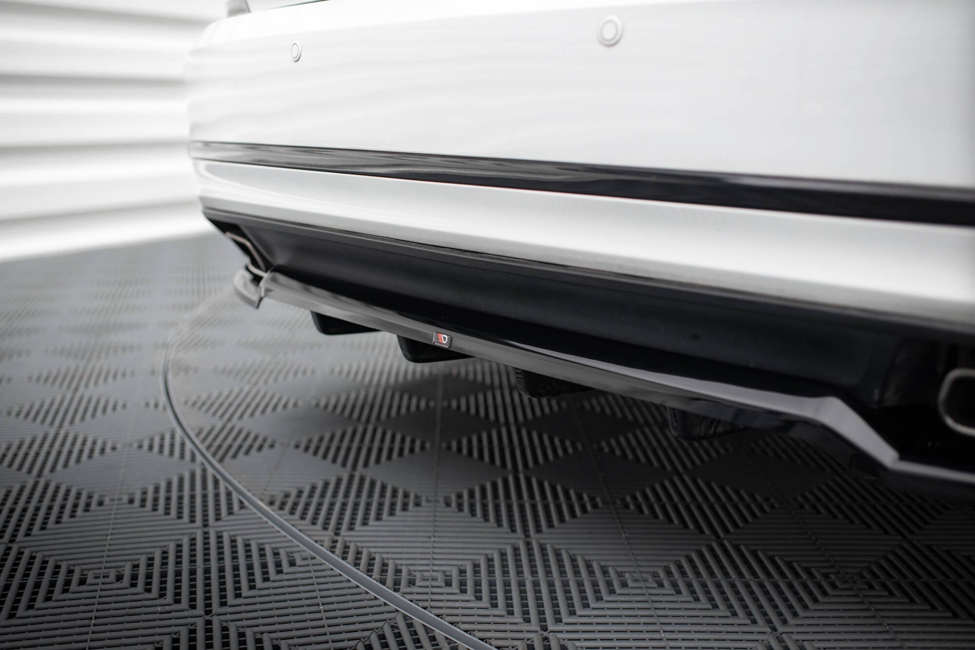 Splitter trasero Volkswagen Passat GT B8 Facelift USA (con barras verticales)