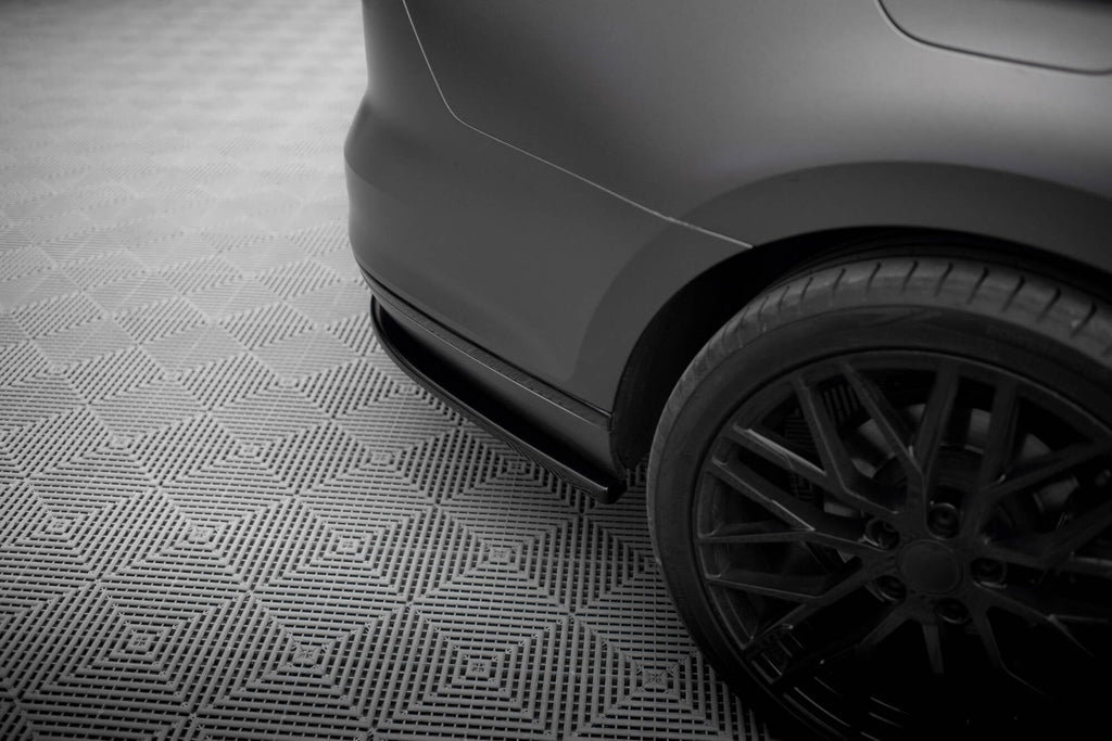 Splitter trasero Volkswagen Passat Berlina / Variant B8 R-Line (con barras verticales)