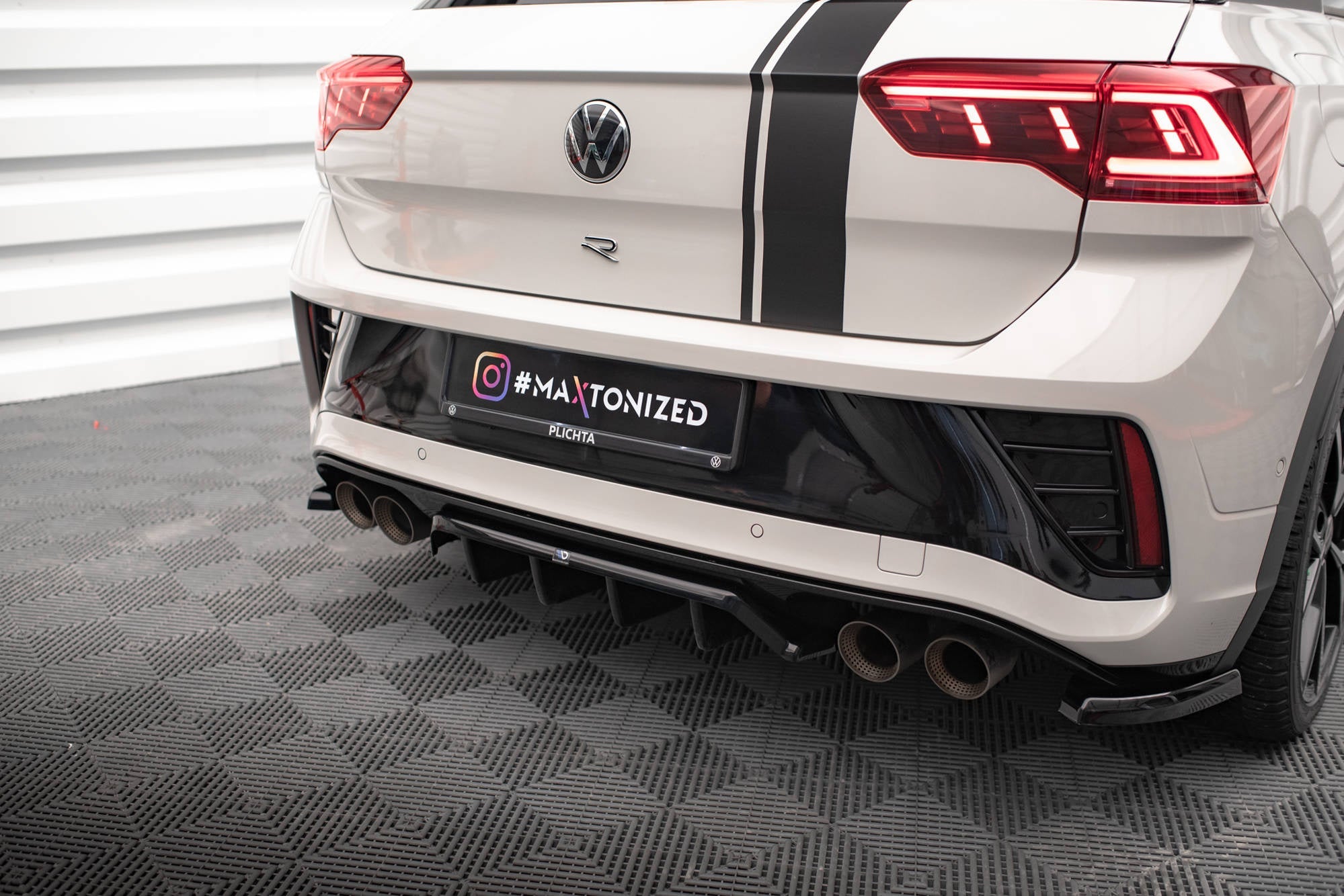 Splitter trasero Volkswagen T-ROC R R-Line Mk1 Facelift (con barras verticales)