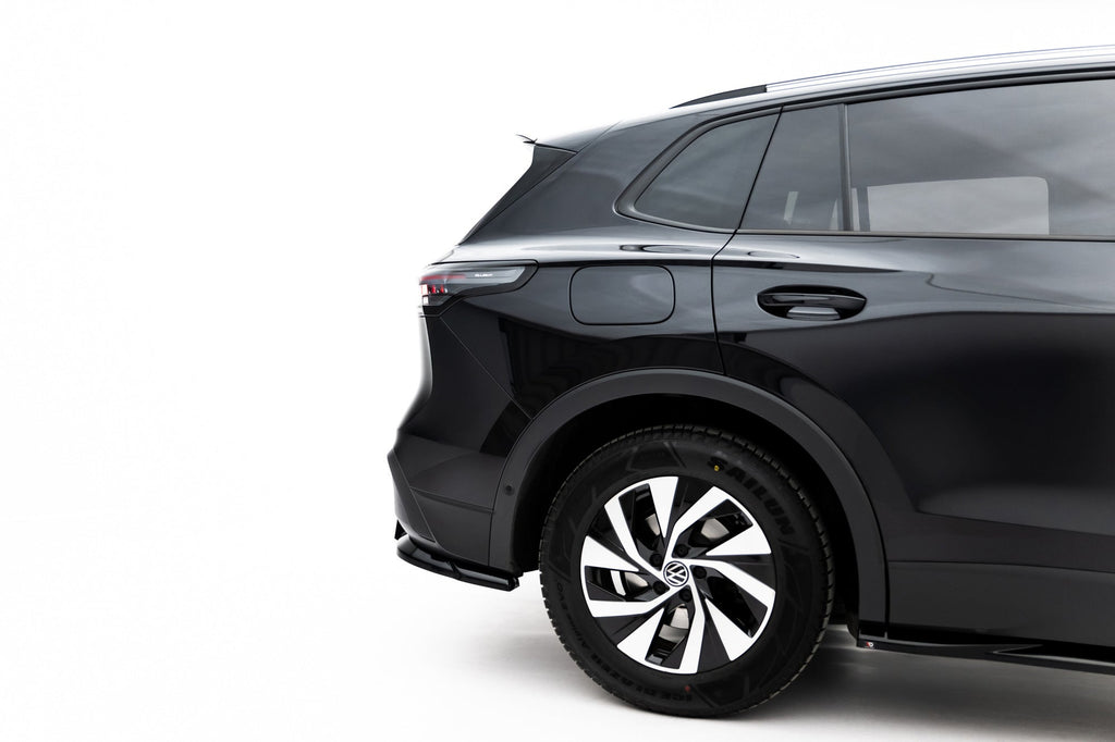 Splitter trasero Volkswagen Tiguan Mk3 (con barras verticales)