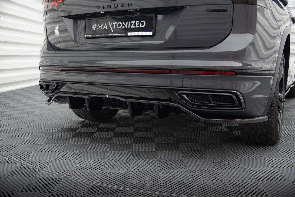 Splitter trasero Volkswagen Tiguan R-Line Mk2 Facelift (con barras verticales)